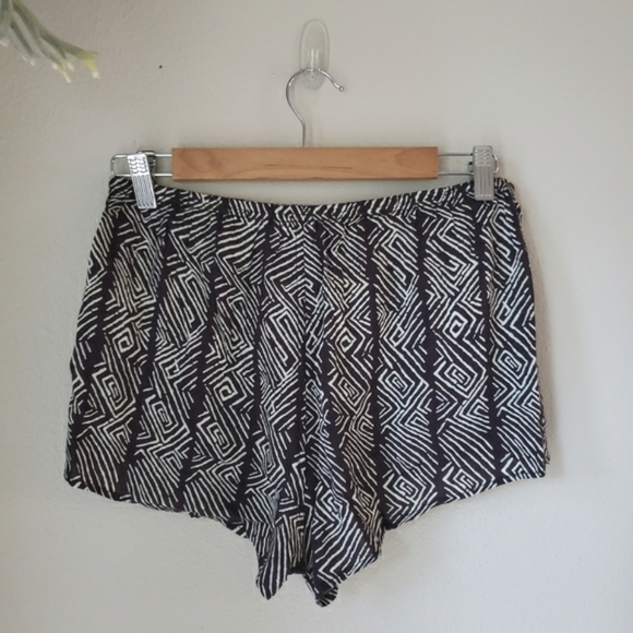 Volcom | Pull On Geometric Aztec Print Short Shorts - Picture 11 of 13